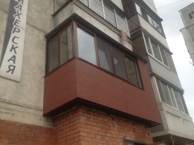 Остеклённый балкон снаружи