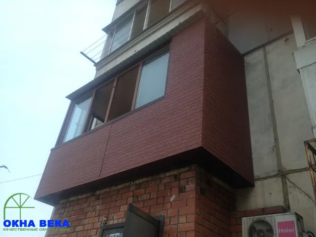 Балкон с выносом, отделка сайдингом