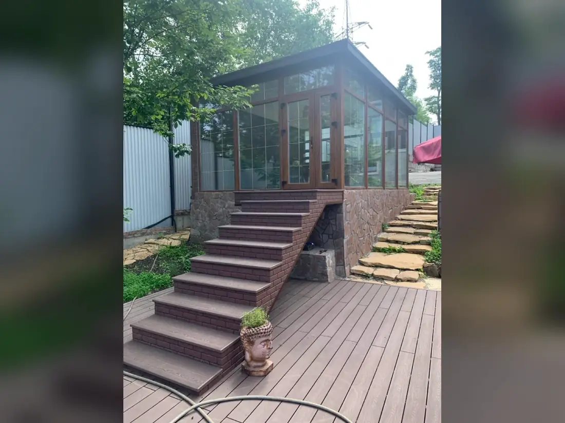 Веранда с лестницей — после работ