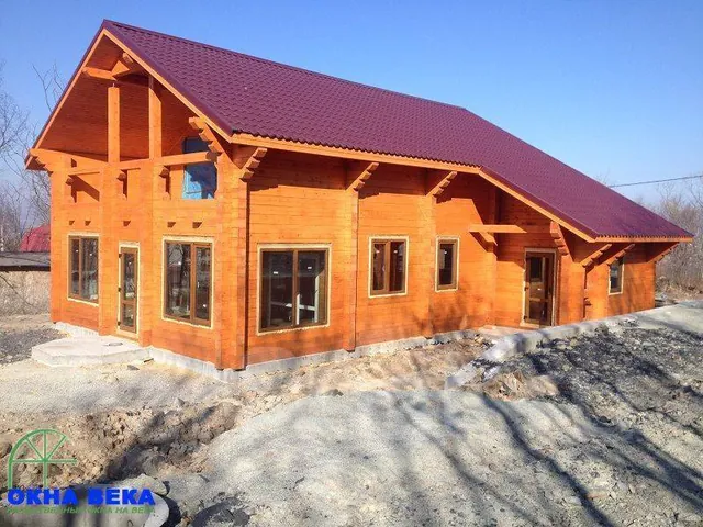 Дом из бруса, окна с ламинацией