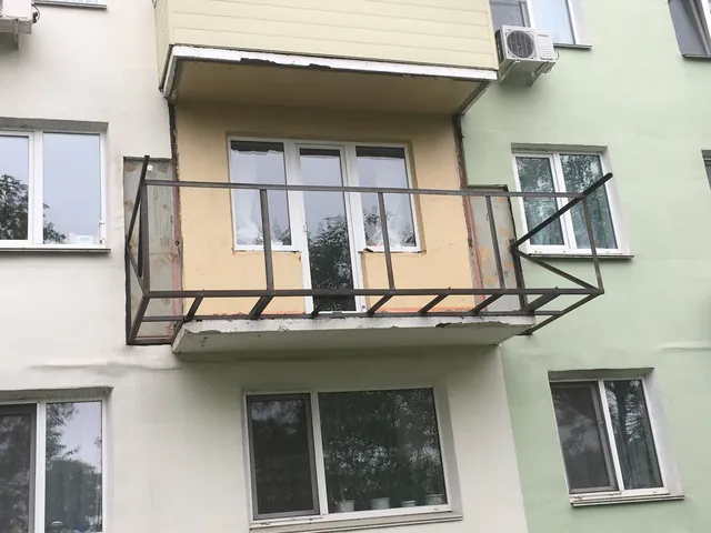 Балкон с выносом остекления